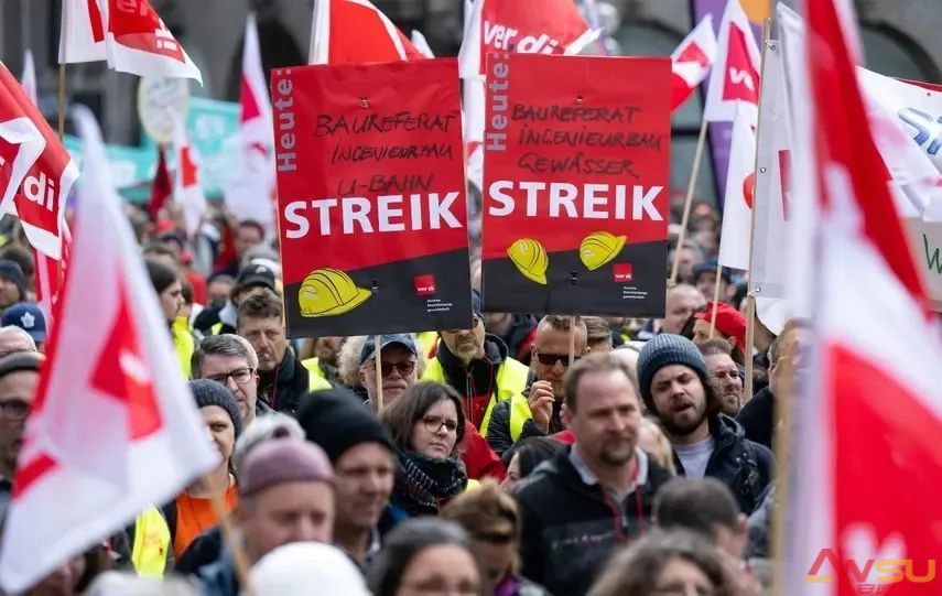 德国超级大罢工，公共交通网络全面瘫痪